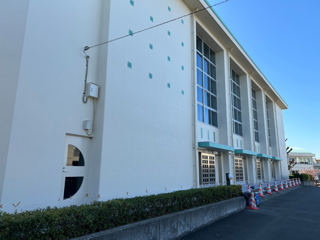 藤沢市　六会小学校屋内運動場外壁等改修工事